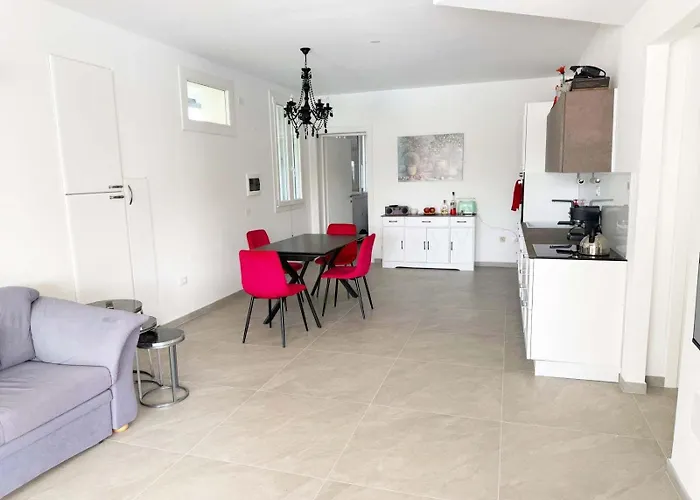 Vila Lydia Albarella Island